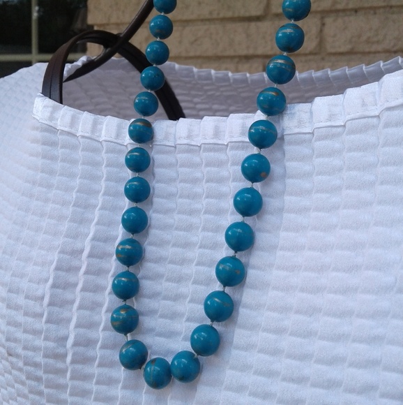 Wooden bead necklace. - Picture 2 of 5